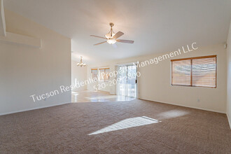 7621 S Laurel Willow Dr in Tucson, AZ - Building Photo - Building Photo