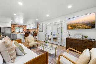 321 N Gertruda Ave, Unit B in Redondo Beach, CA - Building Photo