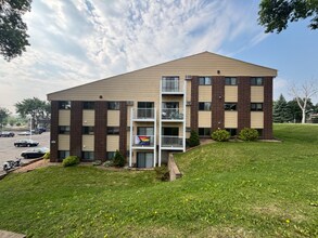 500 12th St S in St. Cloud, MN - Building Photo - Building Photo