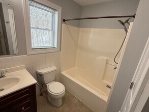 300 Saratoga Ave in Mechanicville, NY - Foto de edificio - Building Photo