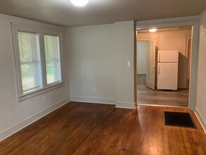 430 E Clinton St, Unit Apt.2 in Howell, MI - Building Photo - Building Photo