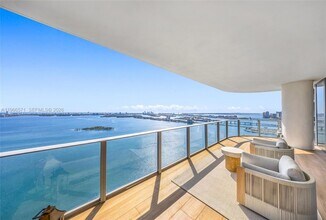 700 NE 24th St, Unit 4007 in Miami, FL - Building Photo - Building Photo