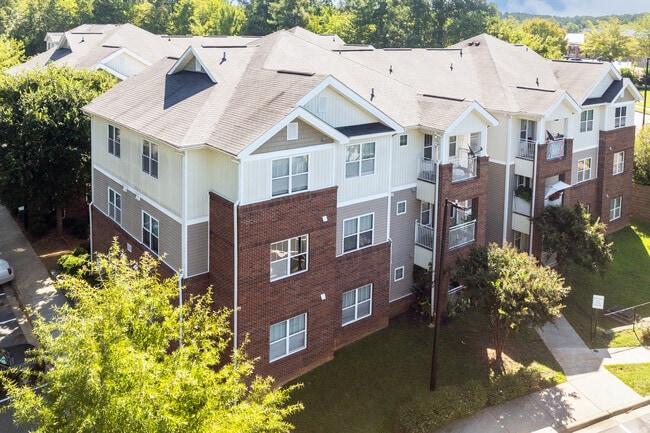 Hampton Pointe Apartments