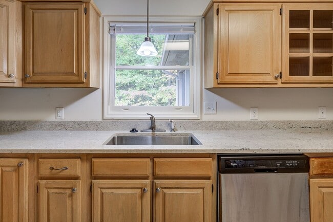 1312 N Barton St in Johnson City, TN - Building Photo - Building Photo