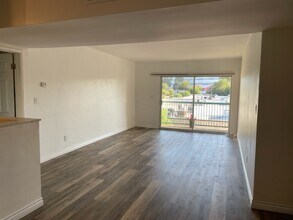 18307 Burbank Blvd, Unit 319 in Tarzana, CA - Building Photo - Building Photo