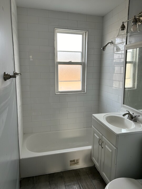 2465 Birch Ave, Unit apt2 in Whiting, IN - Foto de edificio