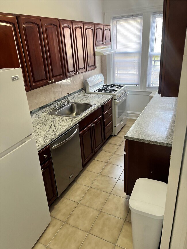 39-67-67 50th Ave in New York, NY - Building Photo - Building Photo