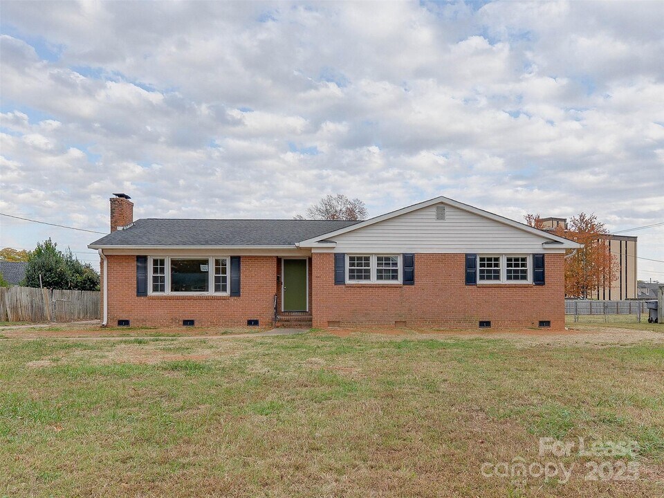 1432 Bevis Dr in Charlotte, NC - Building Photo