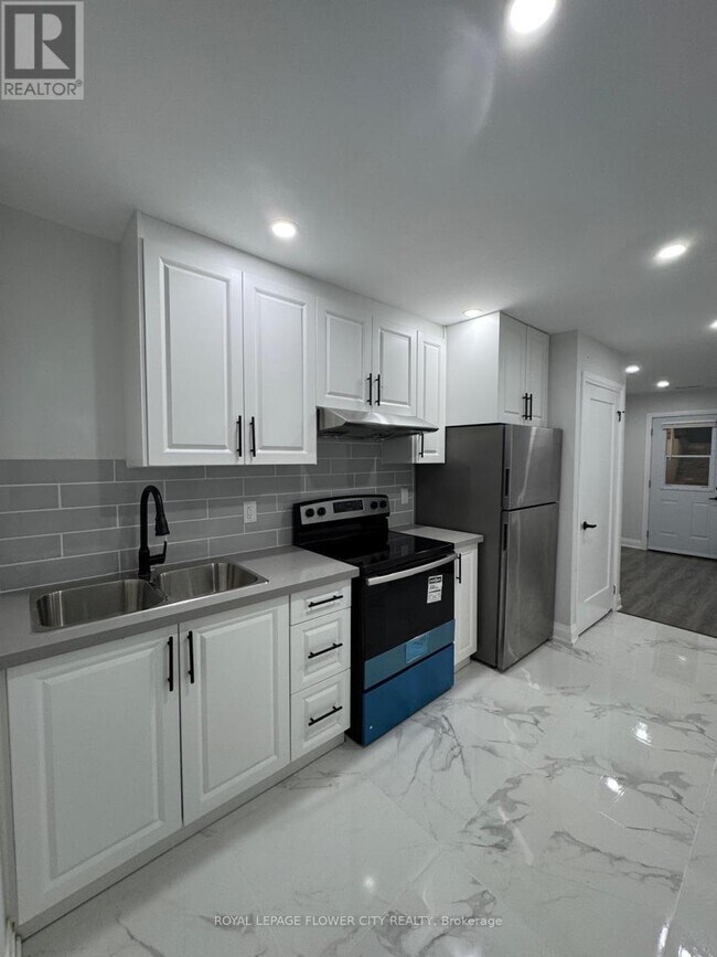 414 Perth Ave in Toronto, ON - Building Photo - Building Photo