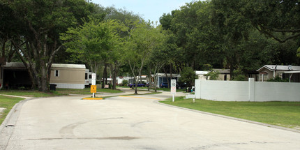 Admirals Walk Mobile Home Community in Jacksonville, FL - Building Photo - Building Photo