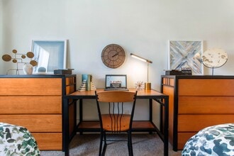 Campus Crossings on 8th Street in Tucson, AZ - Foto de edificio - Building Photo