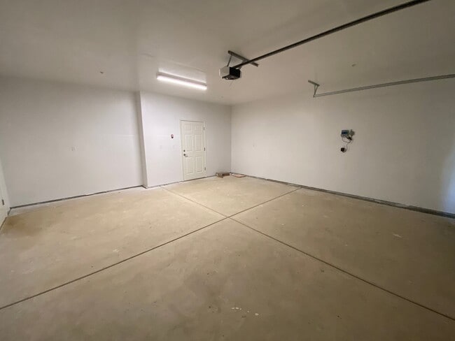 1129 E Harter Dr in Visalia, CA - Building Photo - Building Photo