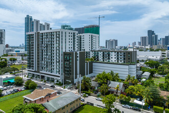 Urban 22 in Miami, FL - Foto de edificio - Building Photo