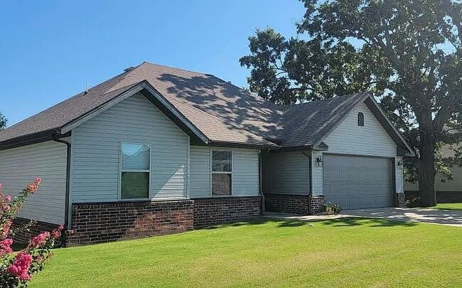 property at 1320 Colonel Hawthorne Dr