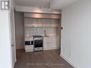 448 Burnhamthorpe Rd W in Mississauga, ON - Building Photo - Building Photo