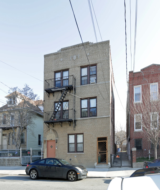 919 E 229th in Bronx, NY - Foto de edificio