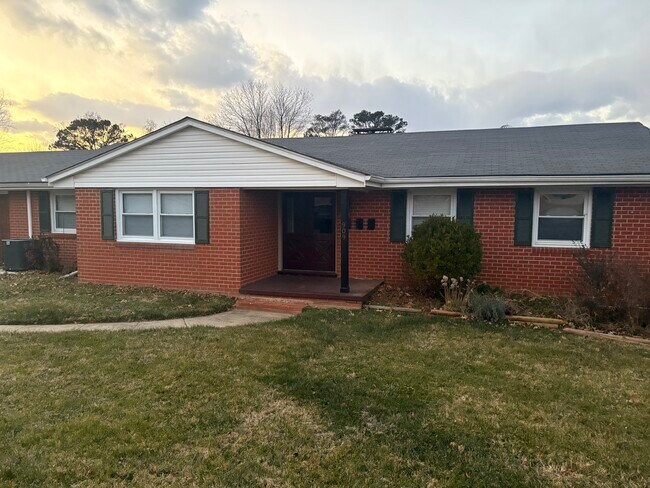 909 Ridge St in Charlottesville, VA - Building Photo - Building Photo