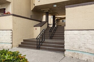Emerald Terrace Apartments 1 in Santa Ana, CA - Building Photo - Building Photo