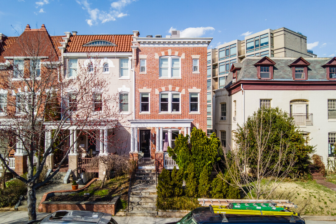 2619 Garfield St NW in Washington, DC - Building Photo