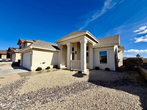 436 Oakhurst Ln in Horizon City, TX - Building Photo - Building Photo