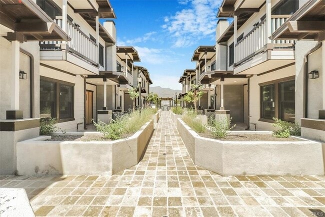 property at 571 Lincoln Ave