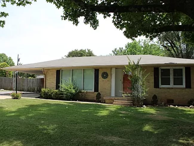 1004 Ford Ave in Muscle Shoals, AL - Building Photo - Building Photo