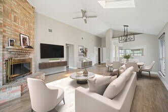 12007 Longbrook Dr in Houston, TX - Foto de edificio - Building Photo