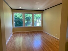 9106 Keating Ave, Unit 1N in Skokie, IL - Building Photo