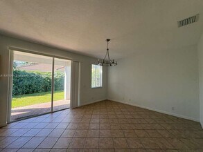 1064 Golden Cane Dr in Weston, FL - Building Photo - Building Photo