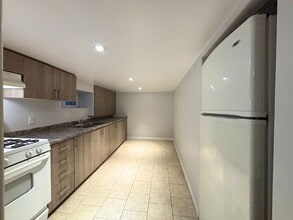 57 Burris St in Hamilton, ON - Building Photo - Building Photo