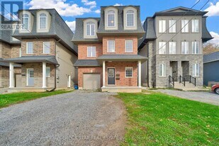 11 Chestnut St E in St Catharines, ON - Building Photo