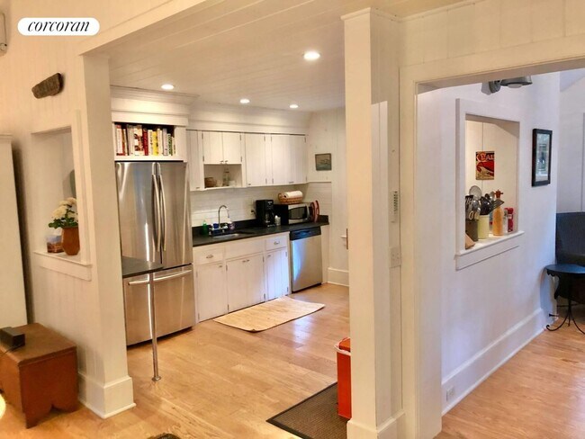 4 Deer Ln in East Hampton, NY - Building Photo - Building Photo