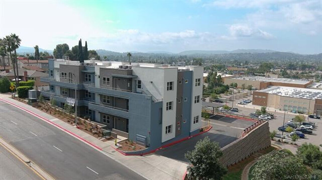 1316 E Grand Ave in Escondido, CA - Building Photo