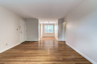 109 E Glebe Rd, Unit C in Alexandria, VA - Building Photo - Building Photo