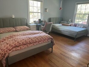 2 Sunset Ln in Garden City, NY - Building Photo - Building Photo