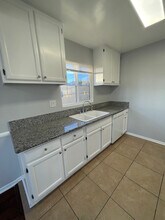 1049-1051 N Genesee Ave in West Hollywood, CA - Foto de edificio - Building Photo