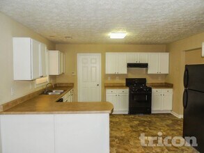 8036 Harmony Lakes Dr in Lithonia, GA - Building Photo - Building Photo