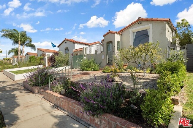 3154 W 74th St in Los Angeles, CA - Building Photo - Building Photo