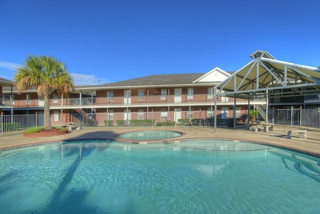 Spurlock North Apartments in Nederland, TX - Foto de edificio - Building Photo