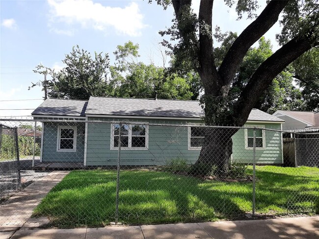 7607 Moss Rose St in Houston, TX - Building Photo - Building Photo