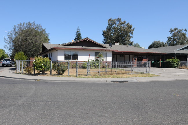 826 Astor St in Stockton, CA - Building Photo - Building Photo