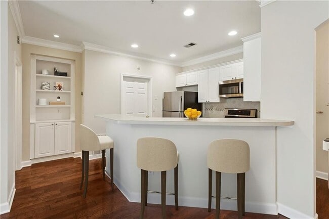 2400 Cumberland Pkwy SE in Atlanta, GA - Foto de edificio - Building Photo