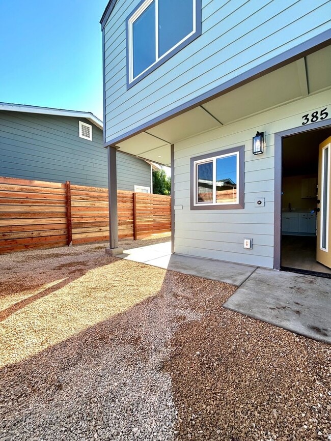 385 Lemon St in San Luis Obispo, CA - Building Photo - Building Photo