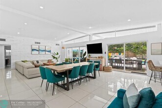 20000 Highland Lakes Blvd in Miami, FL - Building Photo - Building Photo
