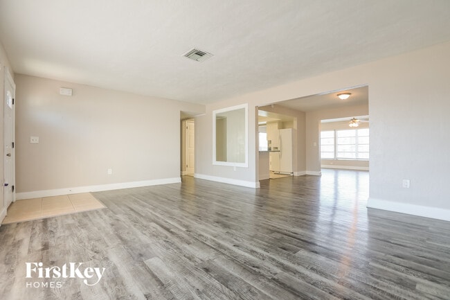 63 Rotonda Cir in Rotonda West, FL - Building Photo - Building Photo