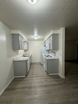 9017 236th St SW, Unit D in Edmonds, WA - Building Photo