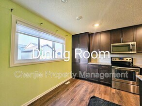 2420-2418 18 Ave NW in Edmonton, AB - Building Photo - Building Photo