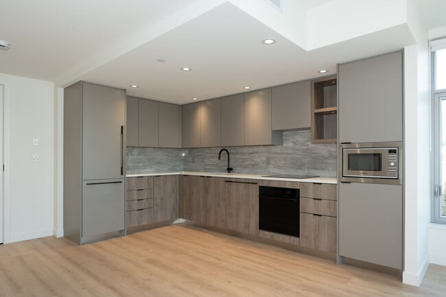 property at 755 Harbourside Dr