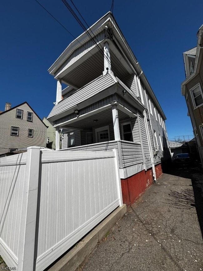 203 Lawrence St in Paterson, NJ - Building Photo - Building Photo