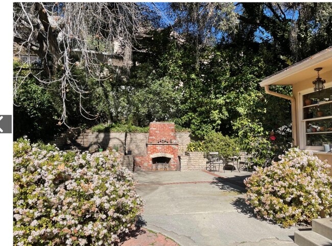 2721 E Chevy Chase Dr in Glendale, CA - Foto de edificio - Building Photo